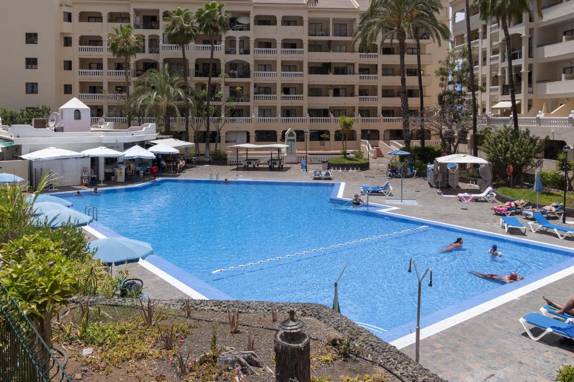 Castle Harbour 36 - Two Bed Apartment *
